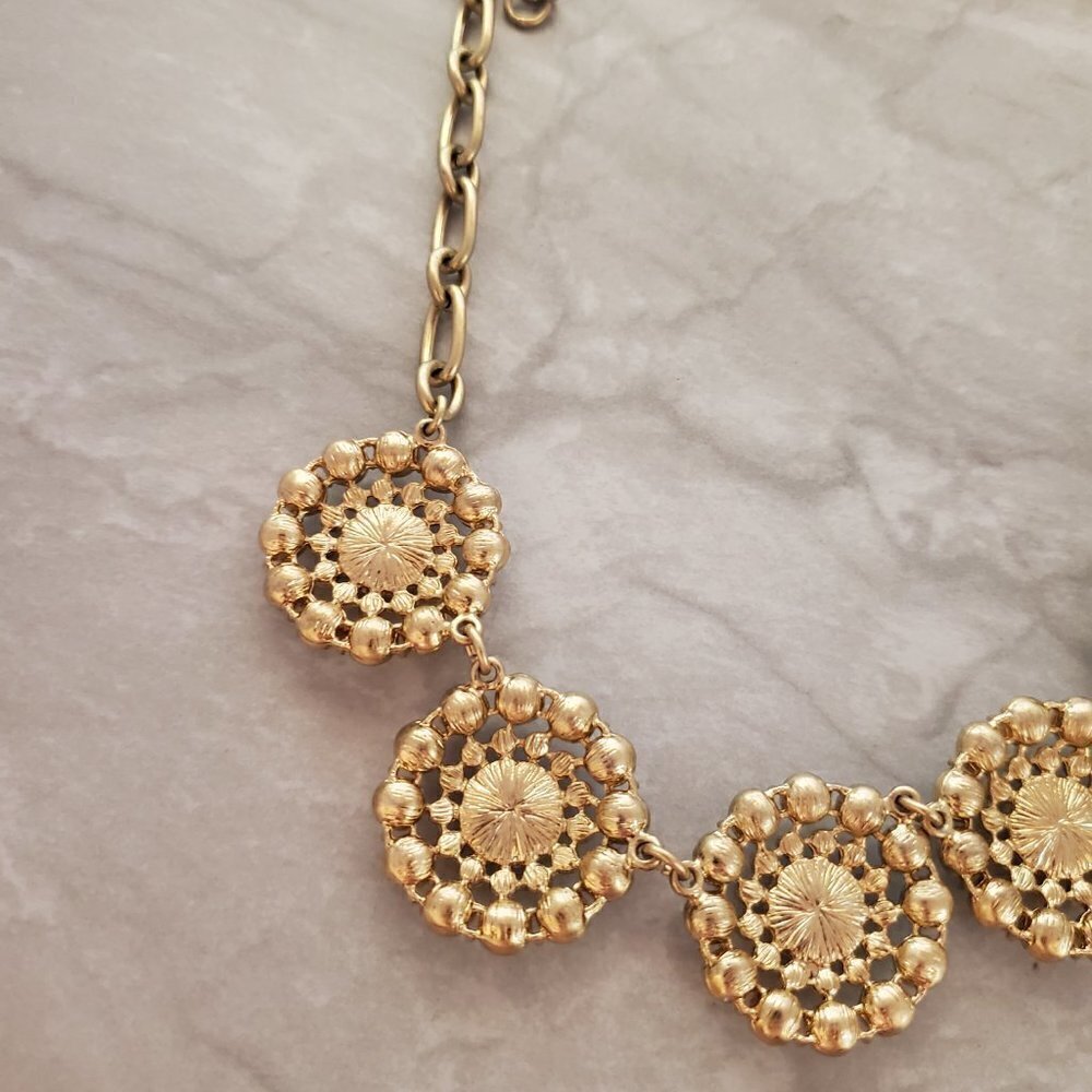 ✨ J.Crew Classic Rhinestones Pave Crystal Medallion Statement Necklace ✨ - Picture 15 of 16